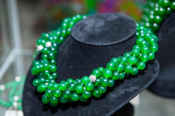 Quels bienfaits tirer du portage d'un collier en perles naturelles ?