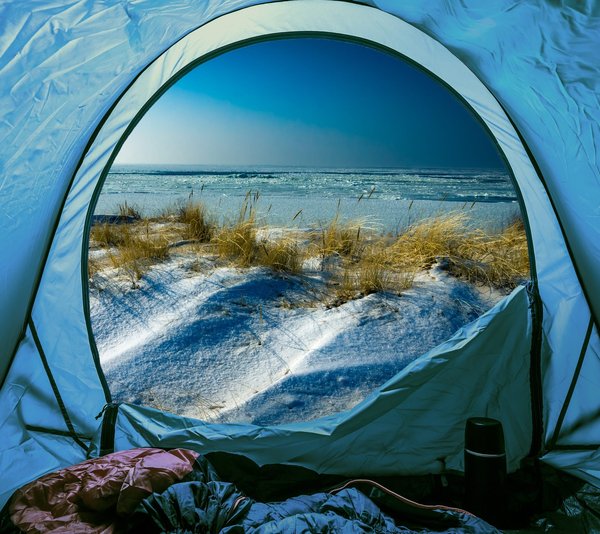 Quels sont les avantages de faire du camping dans la Manche?