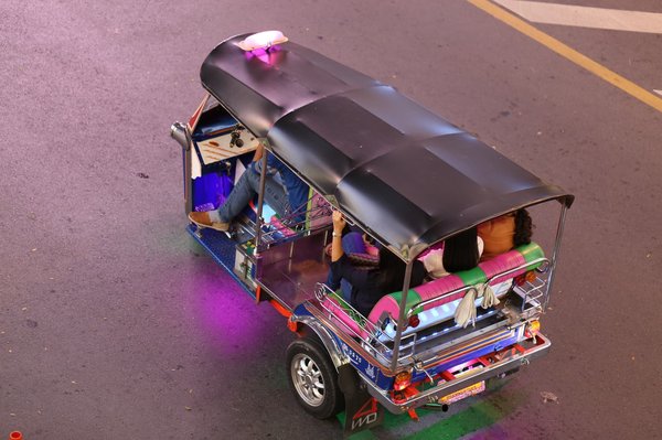 Découvrir Madrid autrement : Circuit exclusif en tuk-tuk