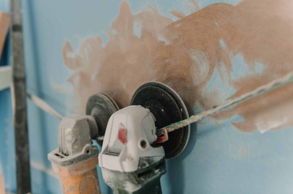 Le ponçage d'un mur est-il nécessaire avant la peinture ?